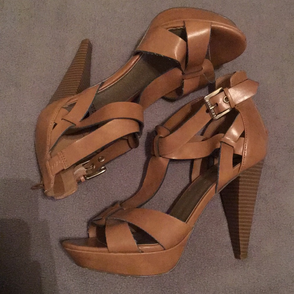 Beautiful G by Guess heels size 8!